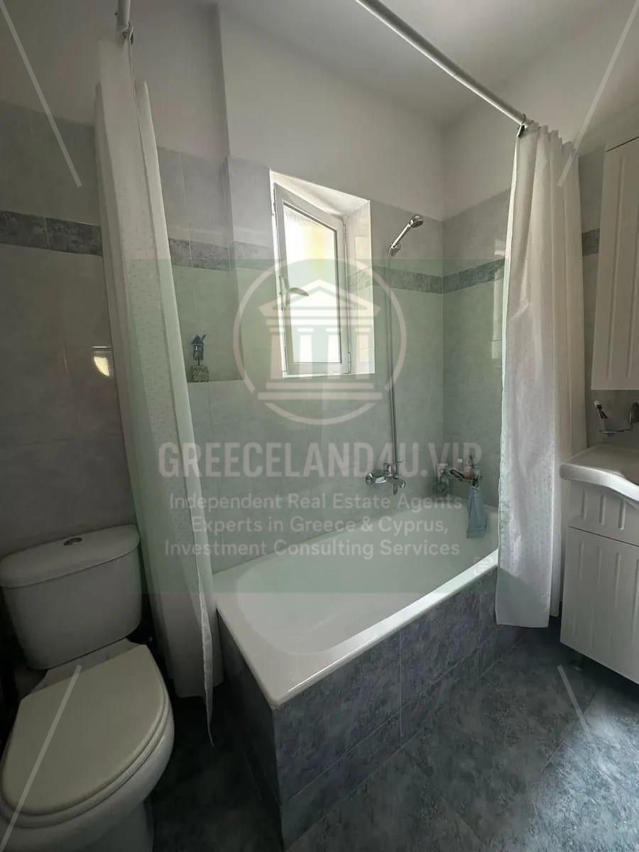 📍 **Location:** Loutraki, just steps from the sea