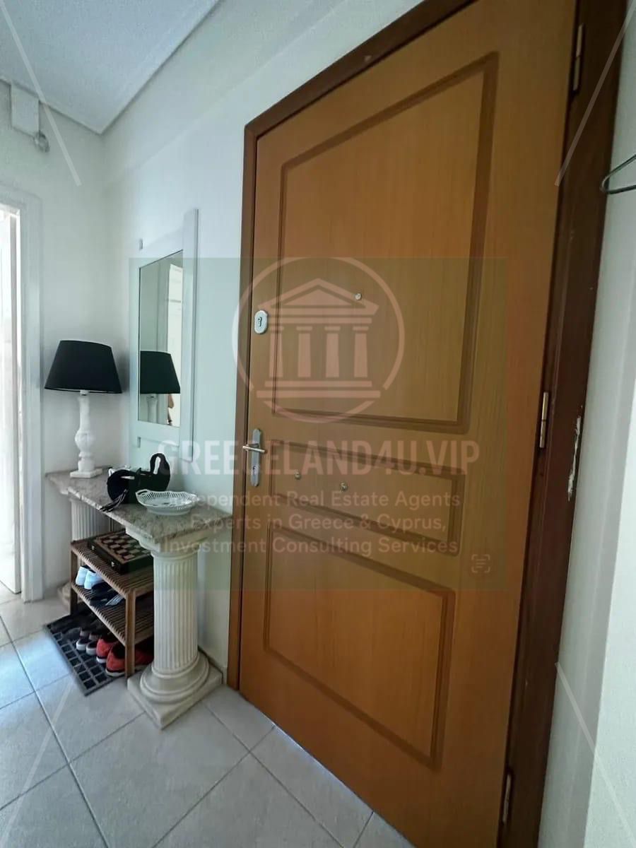 📍 **Location:** Loutraki, just steps from the sea