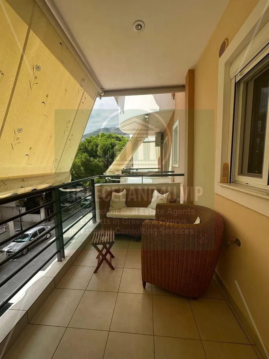 📍 **Location:** Loutraki, just steps from the sea