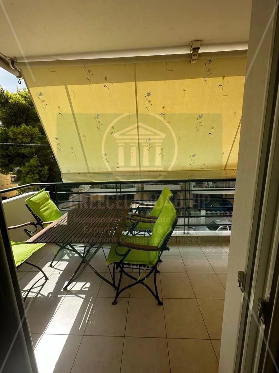 📍 **Location:** Loutraki, just steps from the sea