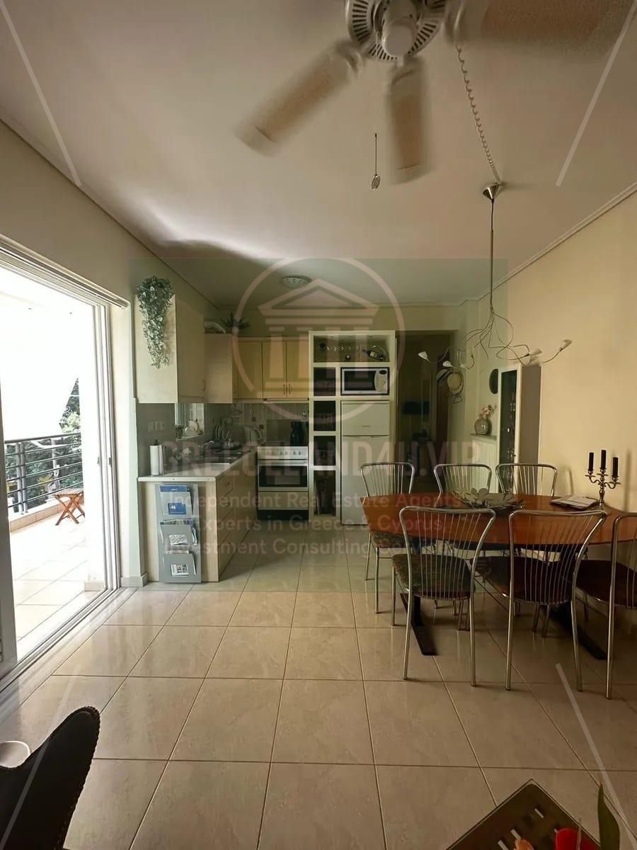 📍 **Location:** Loutraki, just steps from the sea