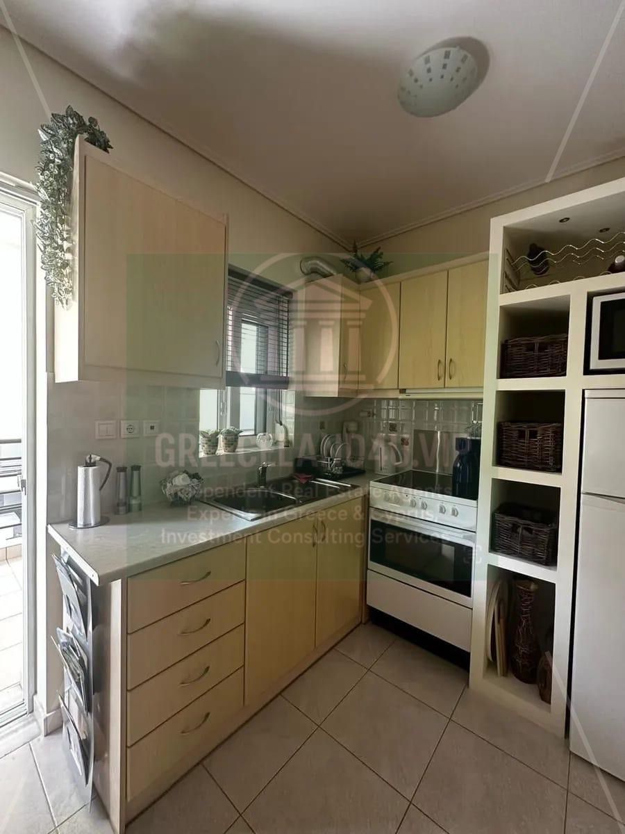 📍 **Location:** Loutraki, just steps from the sea