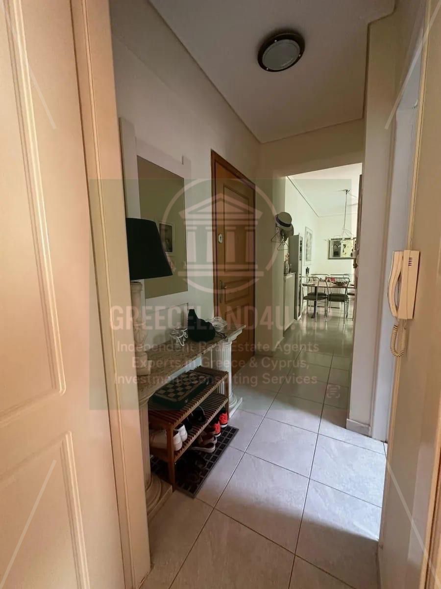 📍 **Location:** Loutraki, just steps from the sea