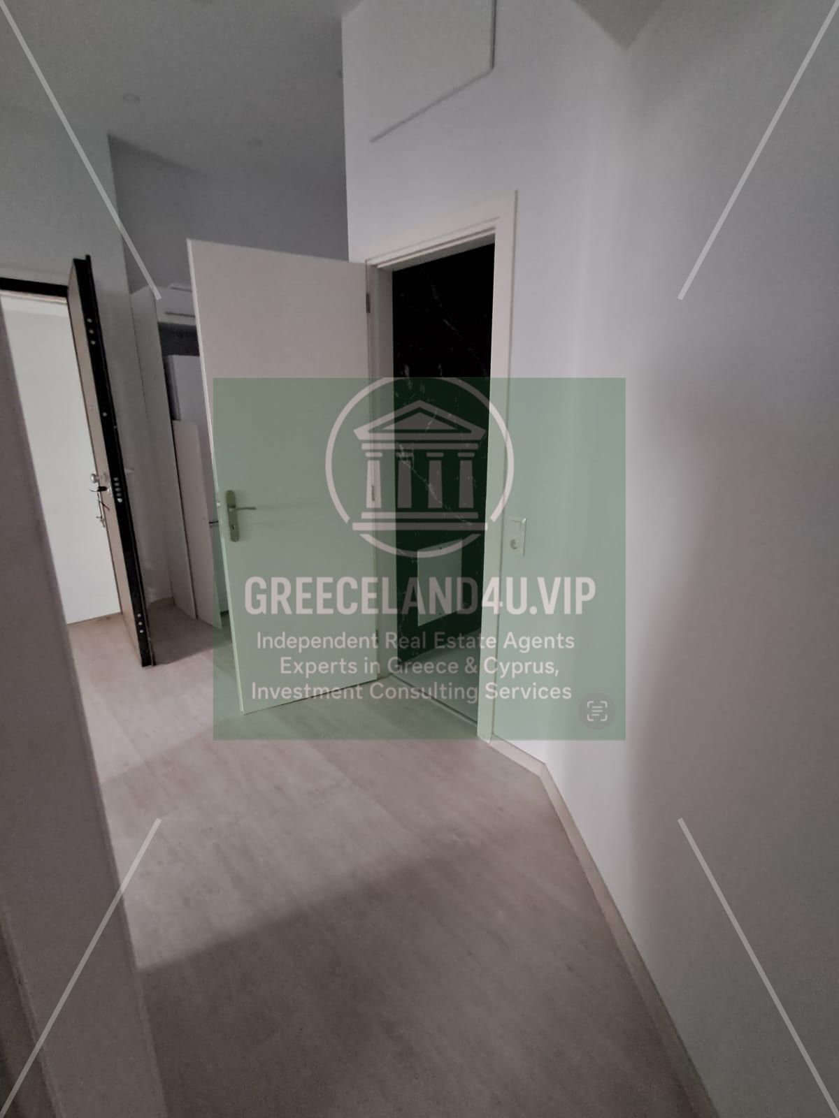 📍 Neos Kosmos | Elevated Ground Floor