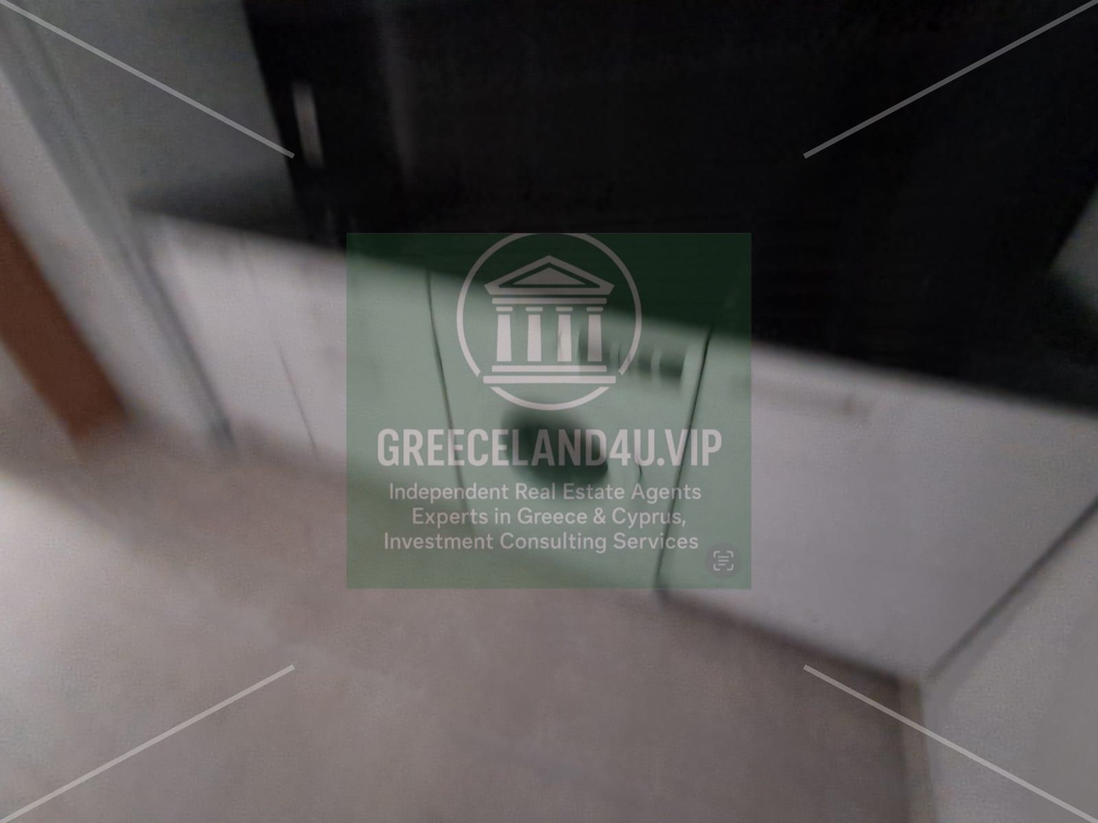 📍 Neos Kosmos | Elevated Ground Floor