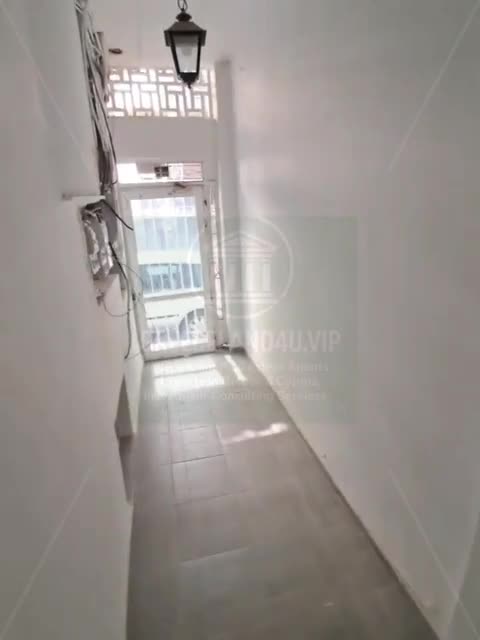 📍 Neos Kosmos | Elevated Ground Floor