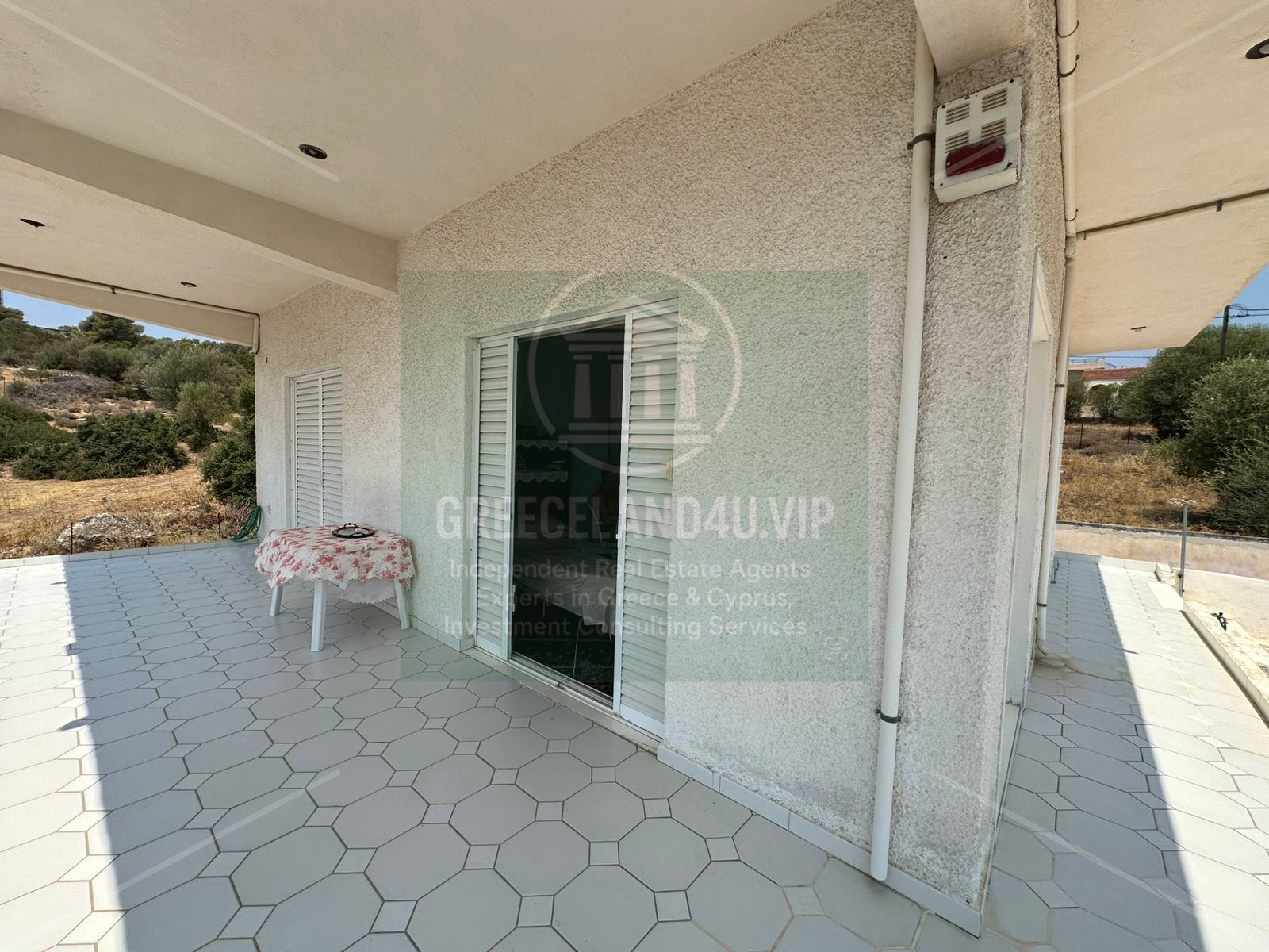 Detached house (65 m²) on a 300 m² plot with **beautiful sea views**!