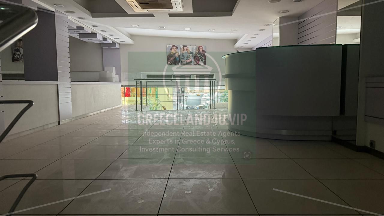 🏙️ **Location:** Syntagma Triangle (Syntagma – Monastiraki)