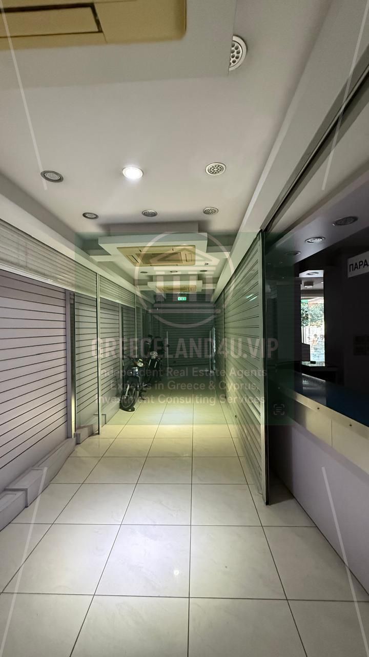 🏙️ **Location:** Syntagma Triangle (Syntagma – Monastiraki)