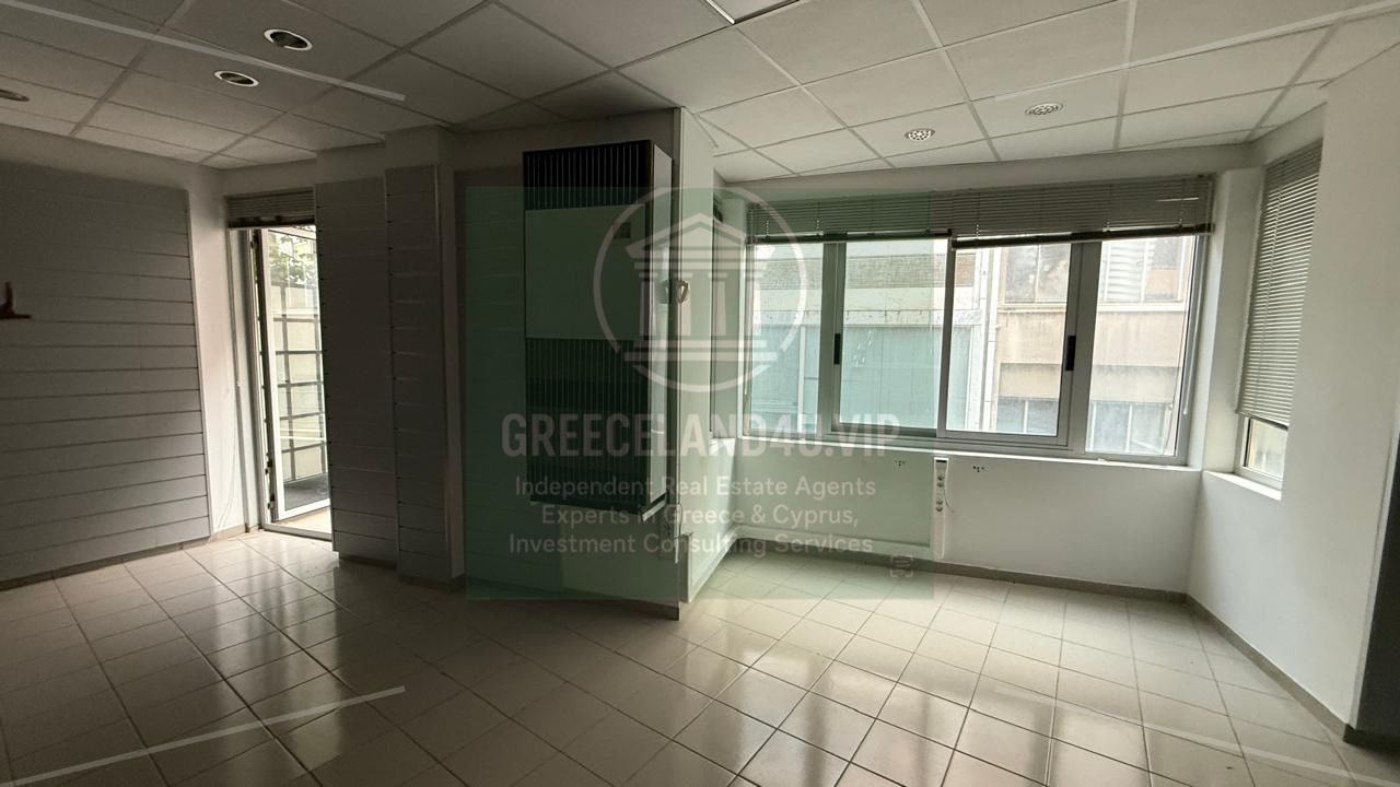 🏙️ **Location:** Syntagma Triangle (Syntagma – Monastiraki)