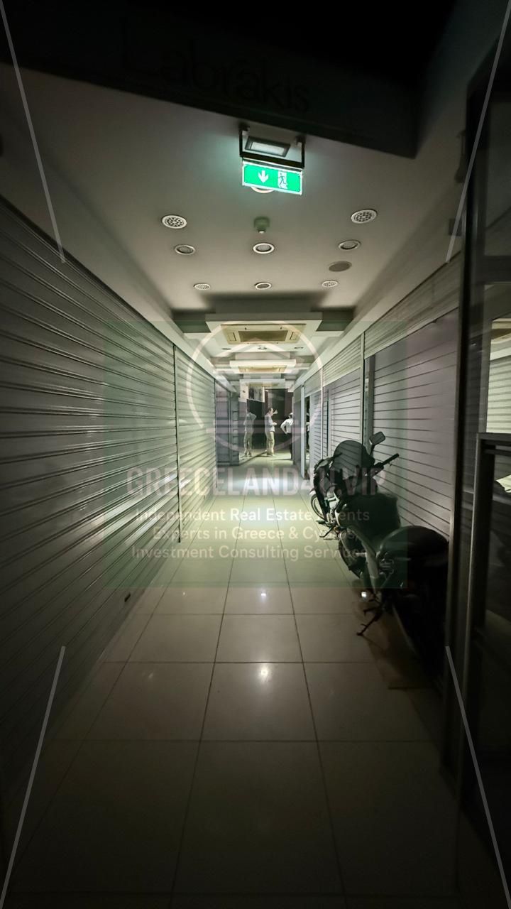 🏙️ **Location:** Syntagma Triangle (Syntagma – Monastiraki)