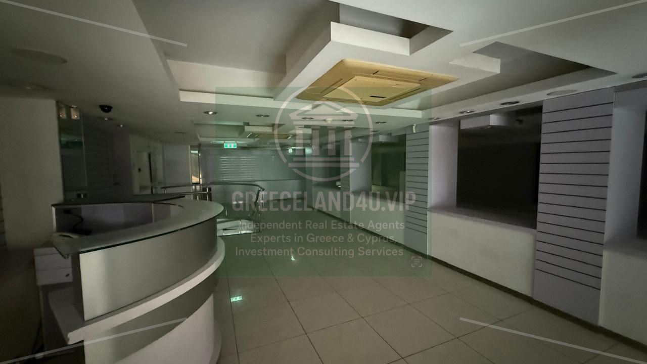 🏙️ **Location:** Syntagma Triangle (Syntagma – Monastiraki)