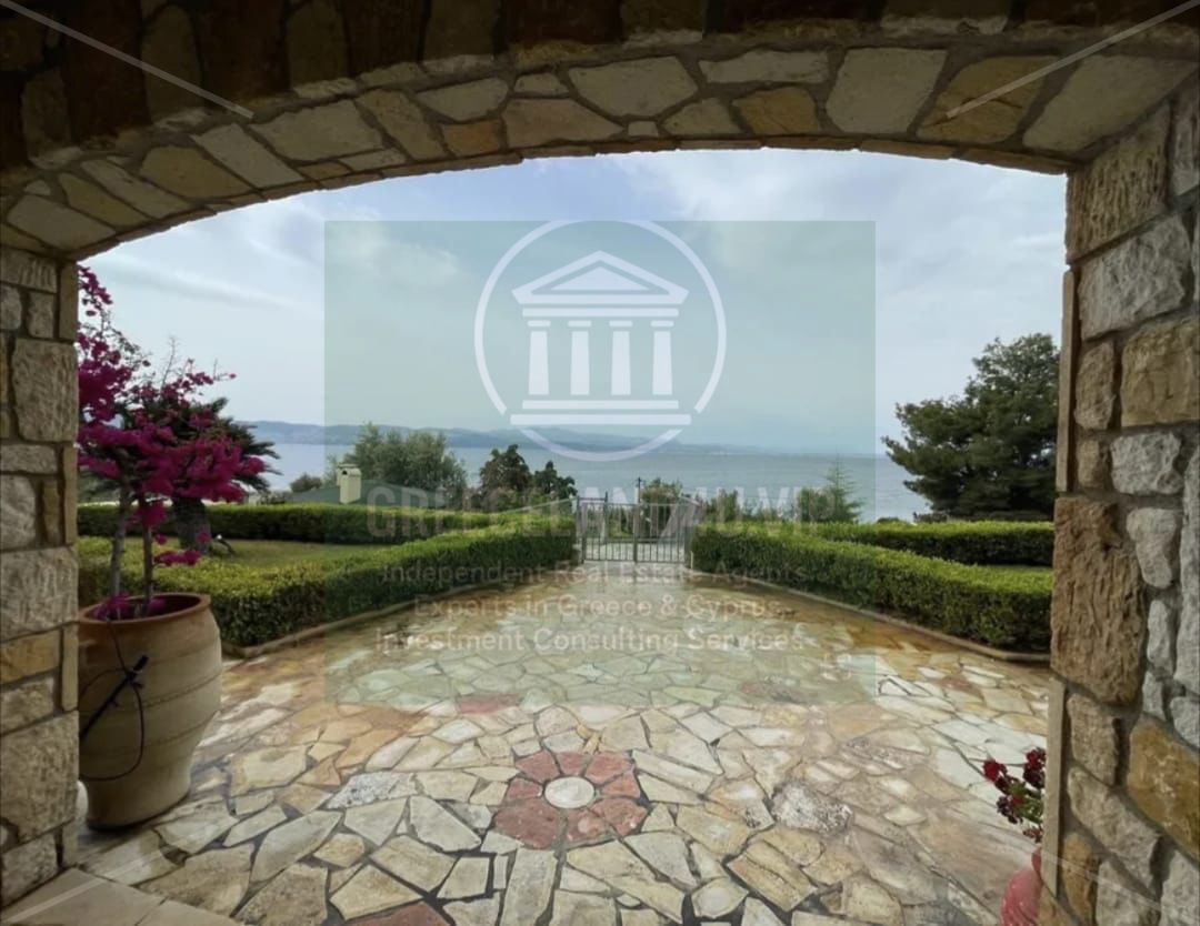 📐 **House:** 200m² | **Plot:** 1,500m²