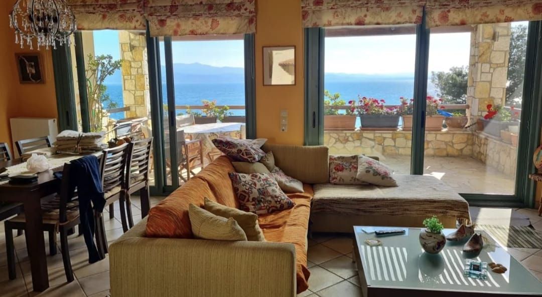 📐 **House:** 200m² | **Plot:** 1,500m²