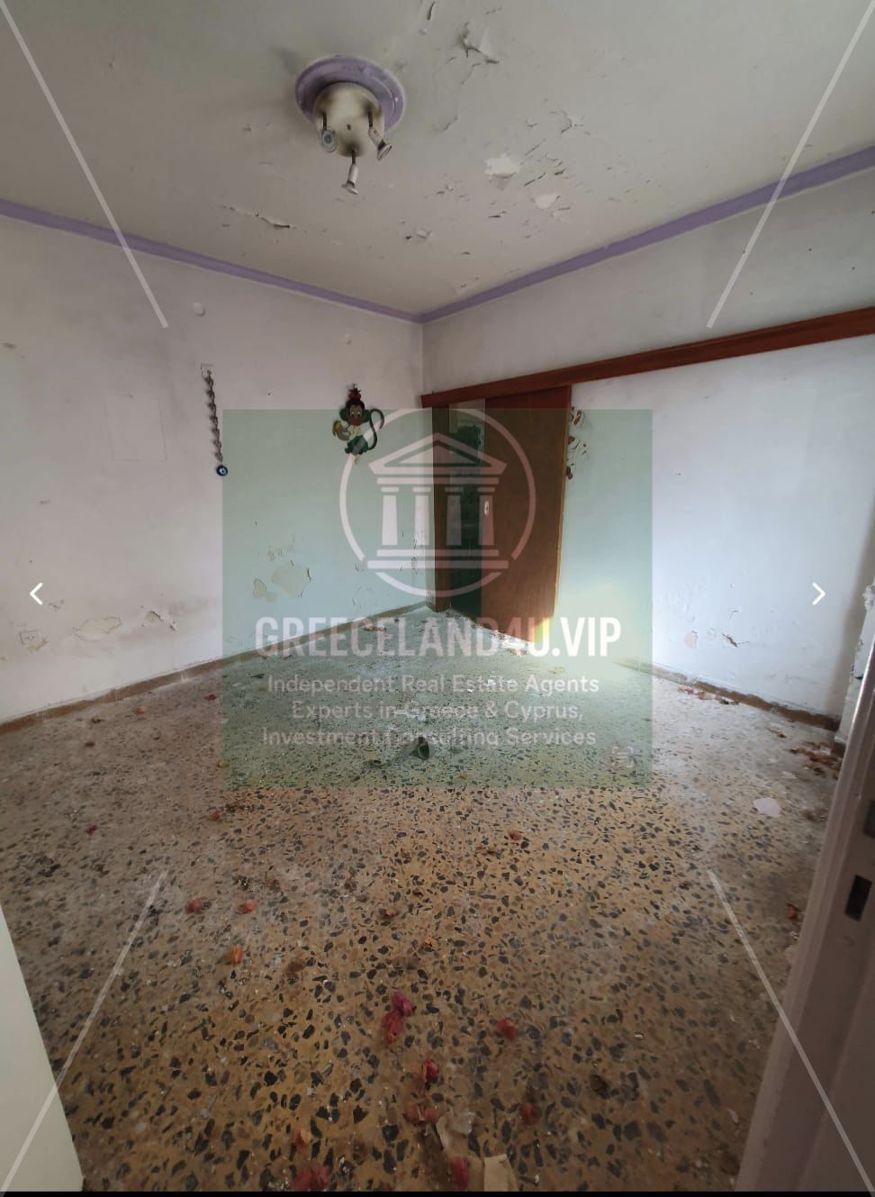 📍 Location: Dafni – only a 5-minute walk from the central metro station and 4 stops from Syntagma Square