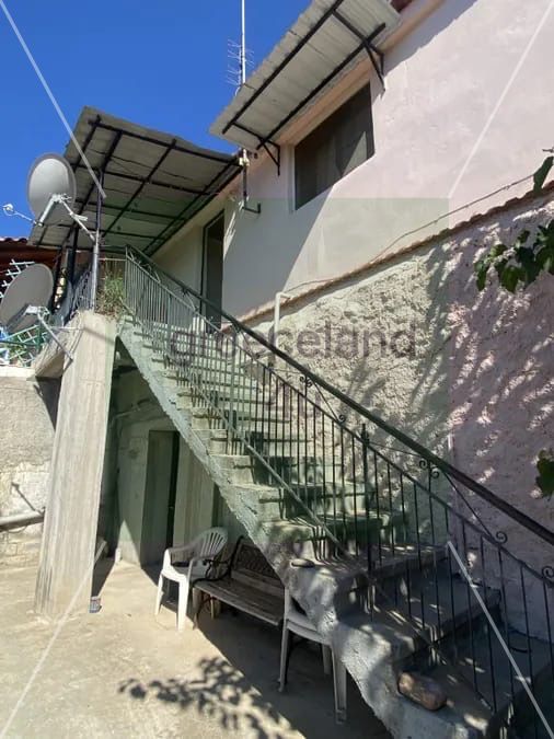 Charming 154 m² **detached house** on a 783 m² plot in the heart of the village