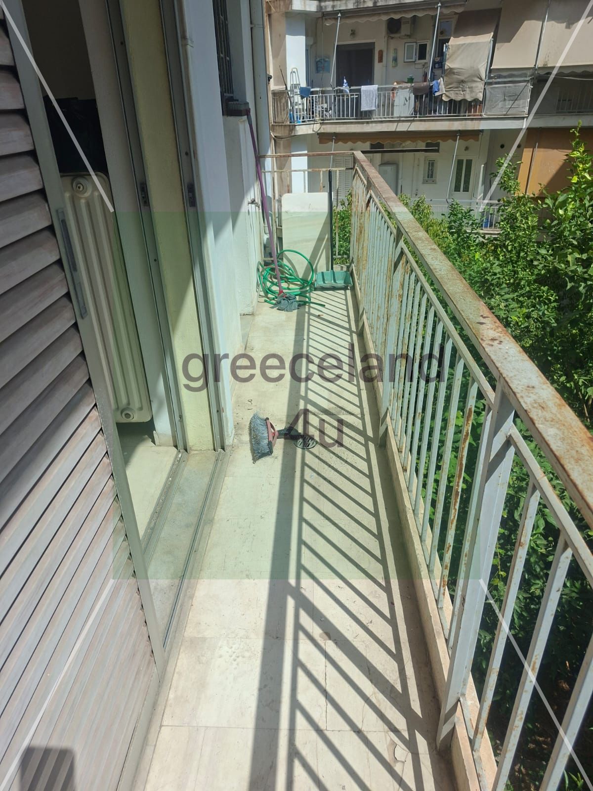 Nice balcony, great location!