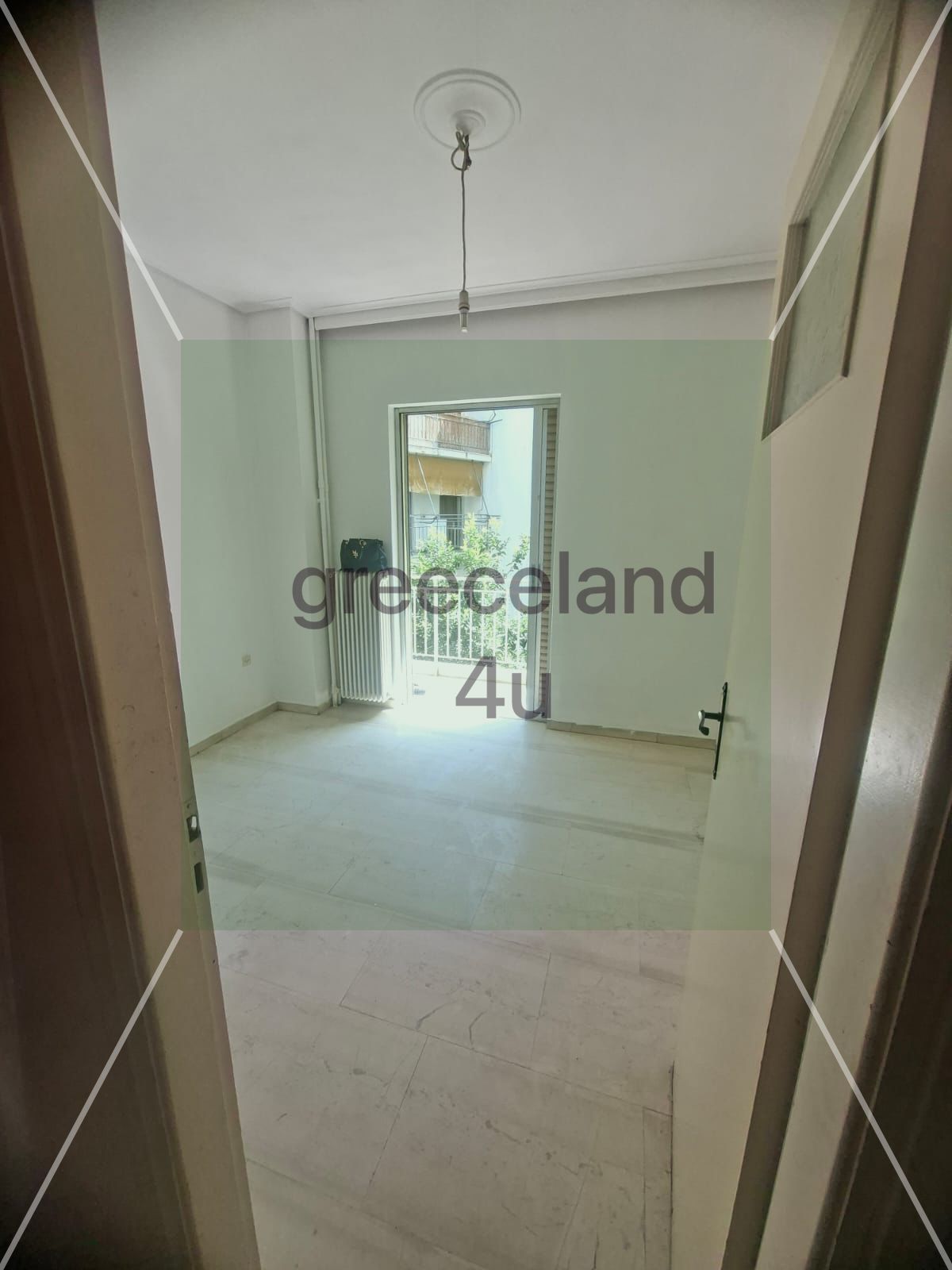 Nice balcony, great location!