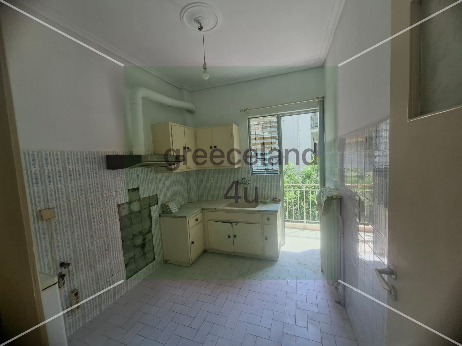 Nice balcony, great location!