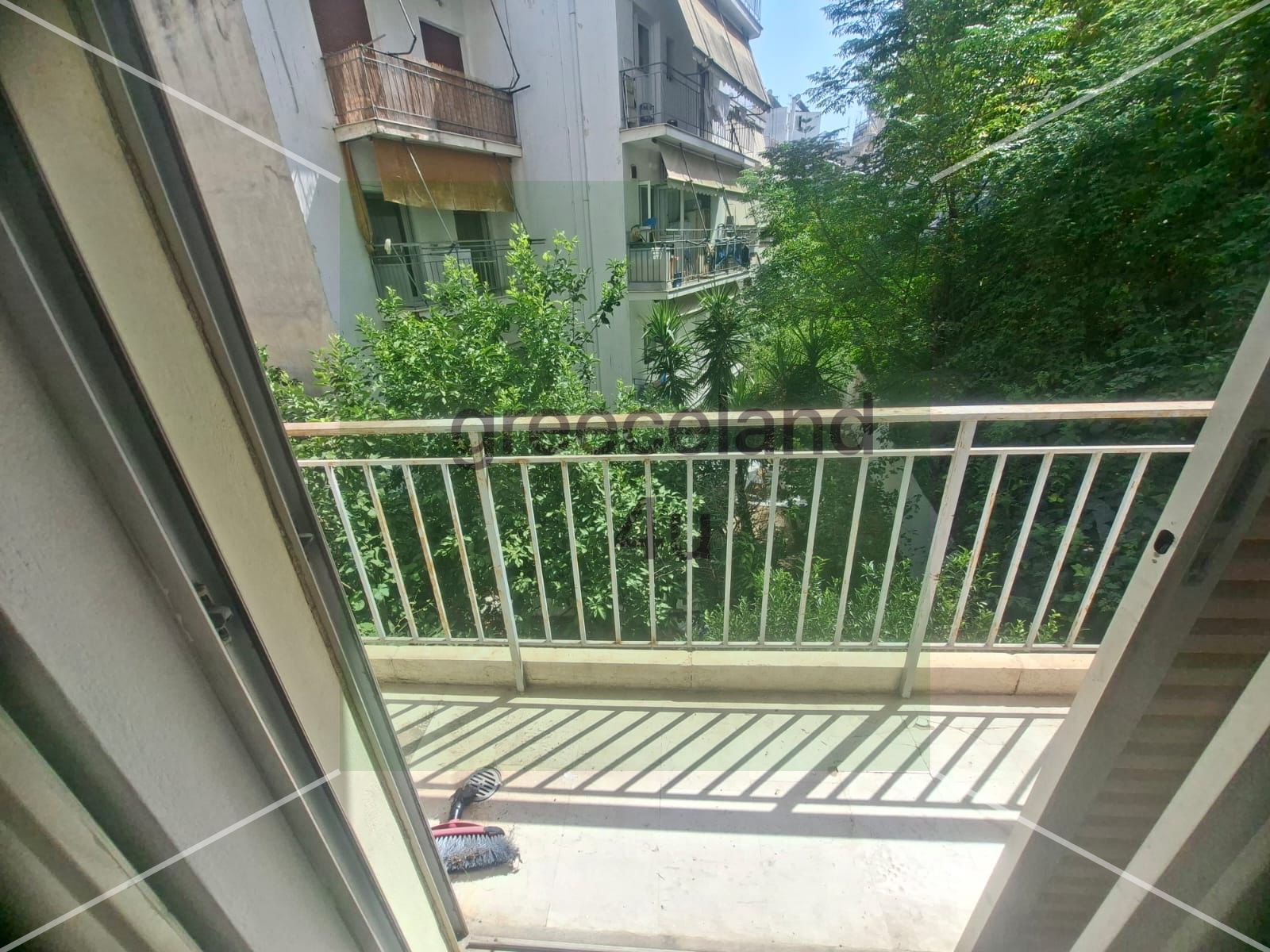 Nice balcony, great location!