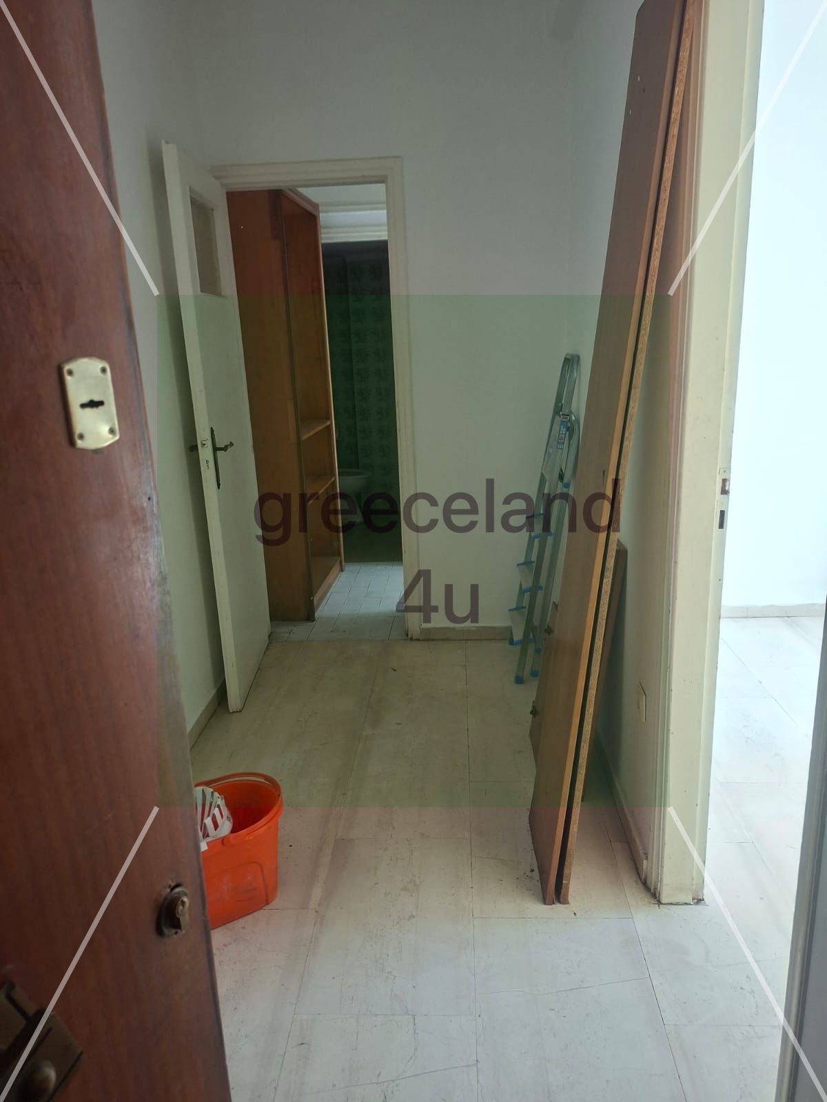 Nice balcony, great location!