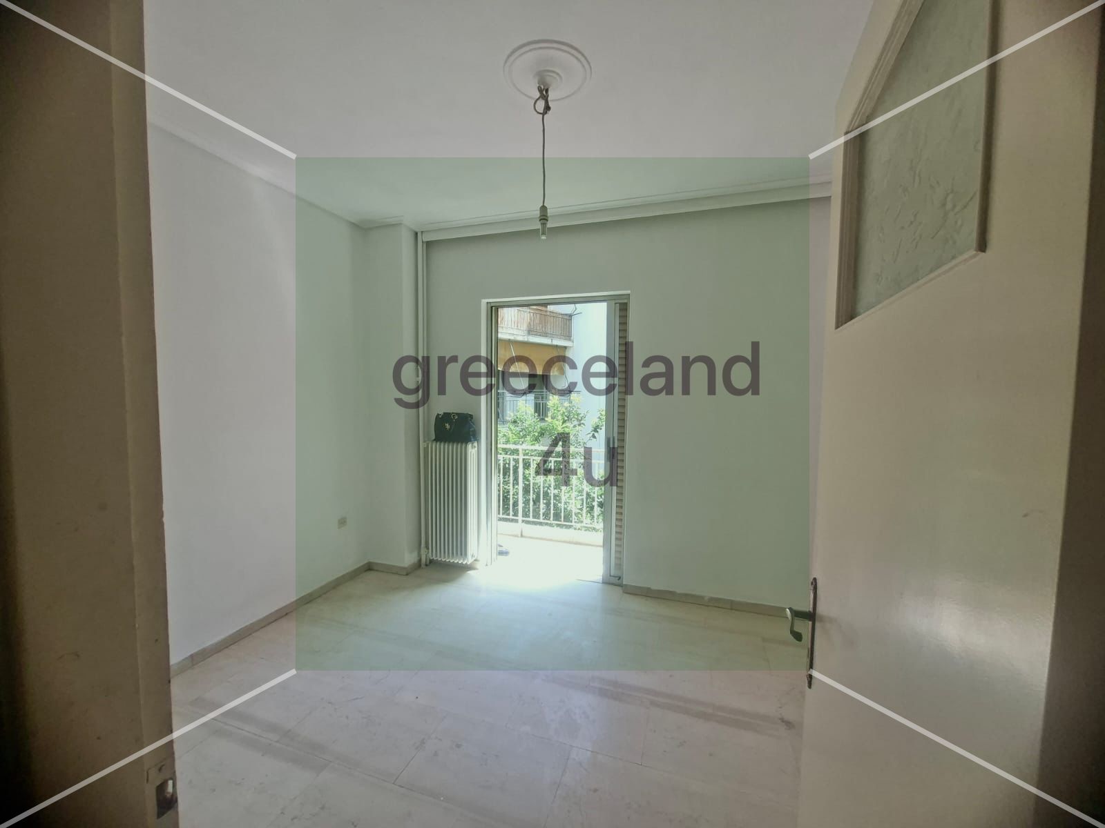 Nice balcony, great location!