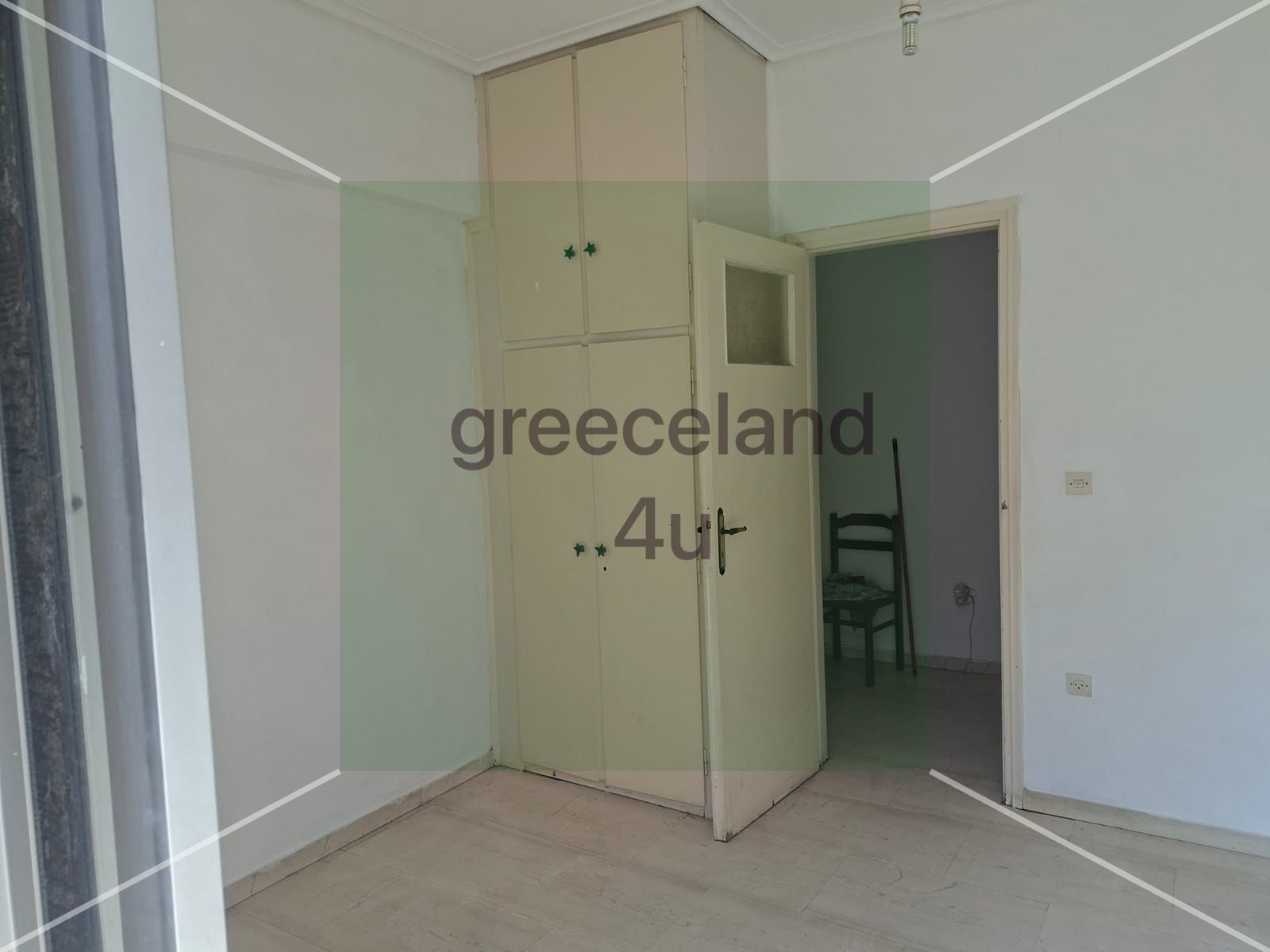 Nice balcony, great location!