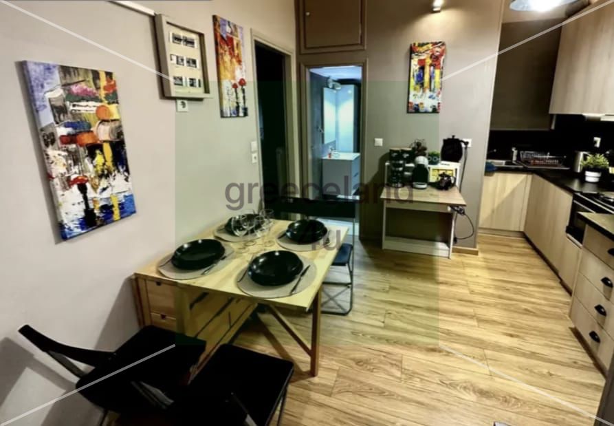 A bright and airy apartment located in the touristic area of Neos Kosmos.