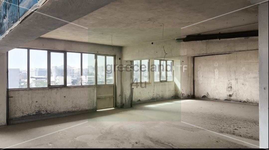 Excellent location near the port, ideal for conversion into residential units.