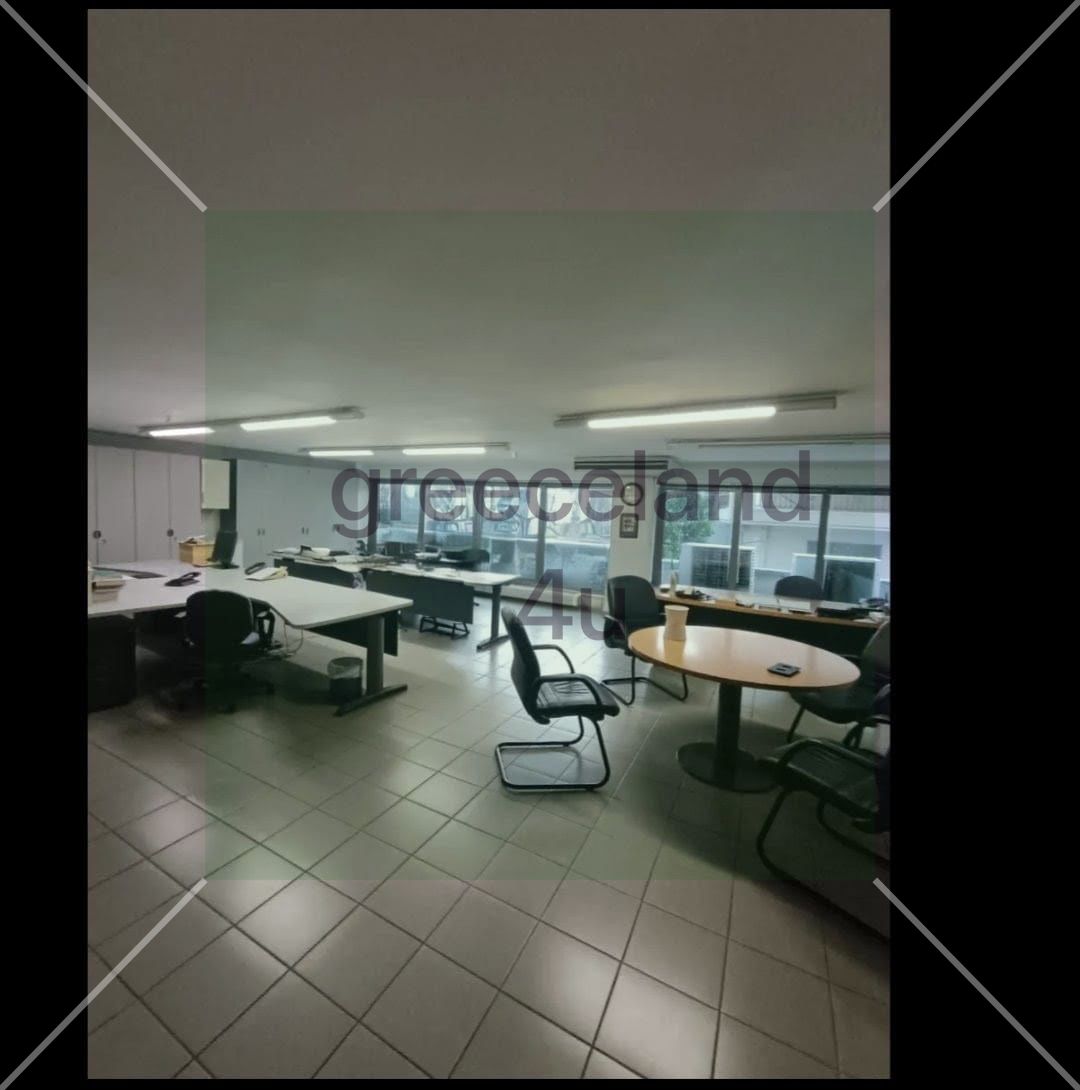 Located close to public transportation and universities.