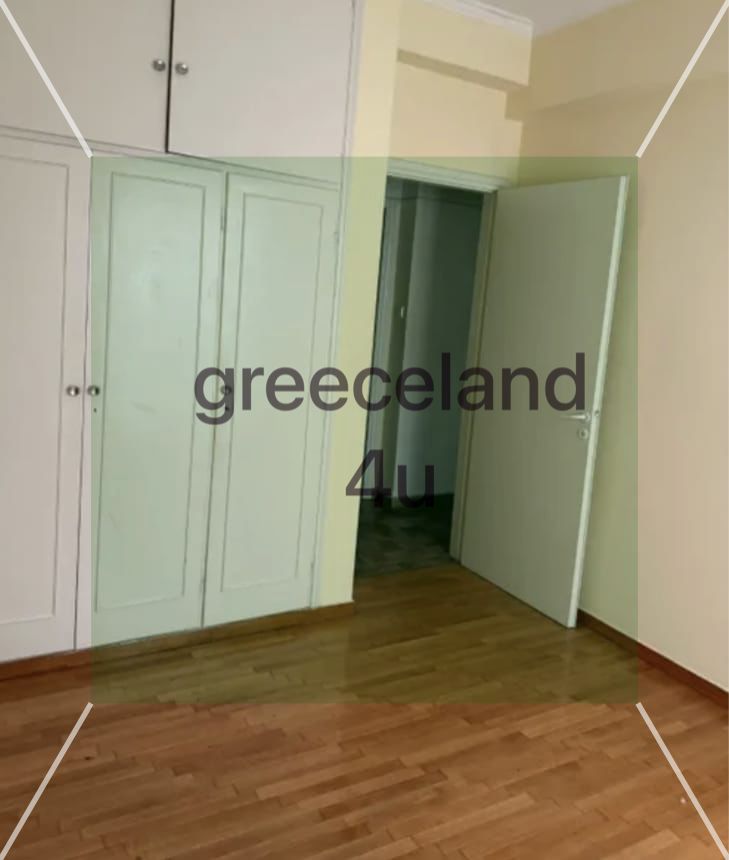 The building’s elevator was fully renovated in 2024.