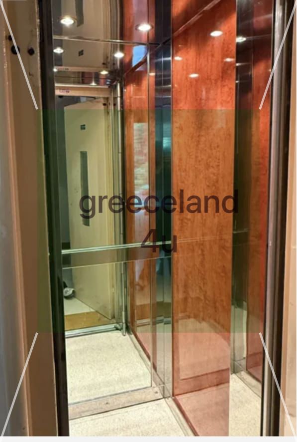 The building’s elevator was fully renovated in 2024.