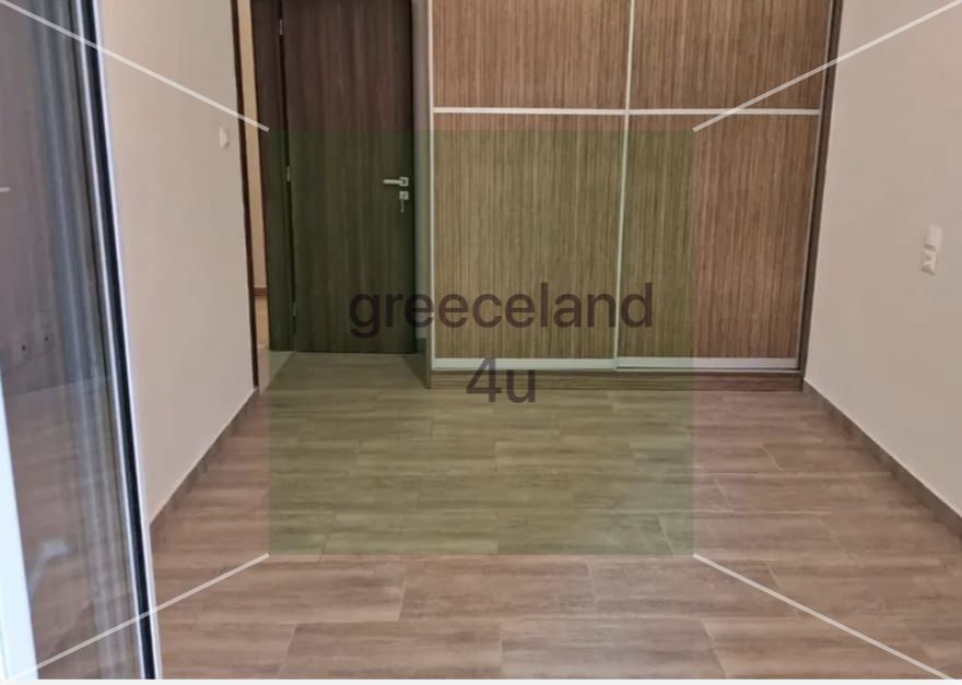 📍 Location: 3rd floor with elevator, close to cafés and restaurants