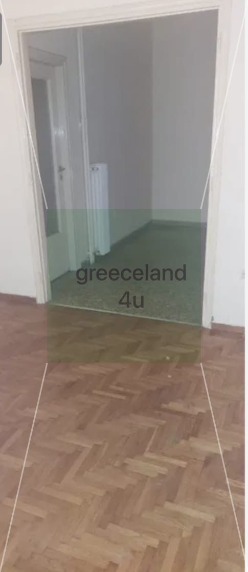 Just a 2-minute walk to Victoria metro station.