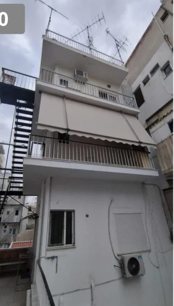 : Renovated studio, 23 sqm + balcony