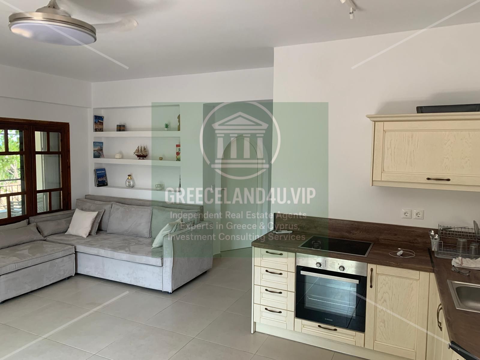 Location: Stunning Evia, absolute First Line to the sea.