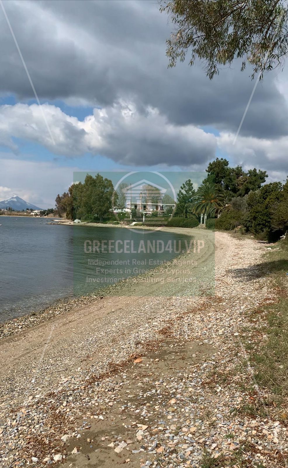 Location: Stunning Evia, absolute First Line to the sea.