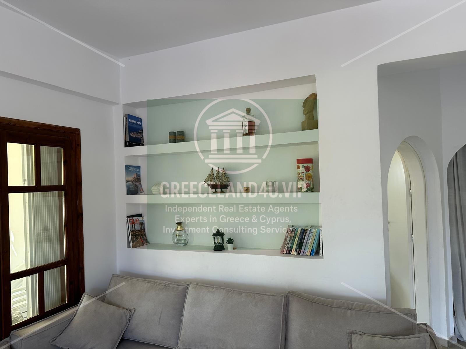 Location: Stunning Evia, absolute First Line to the sea.