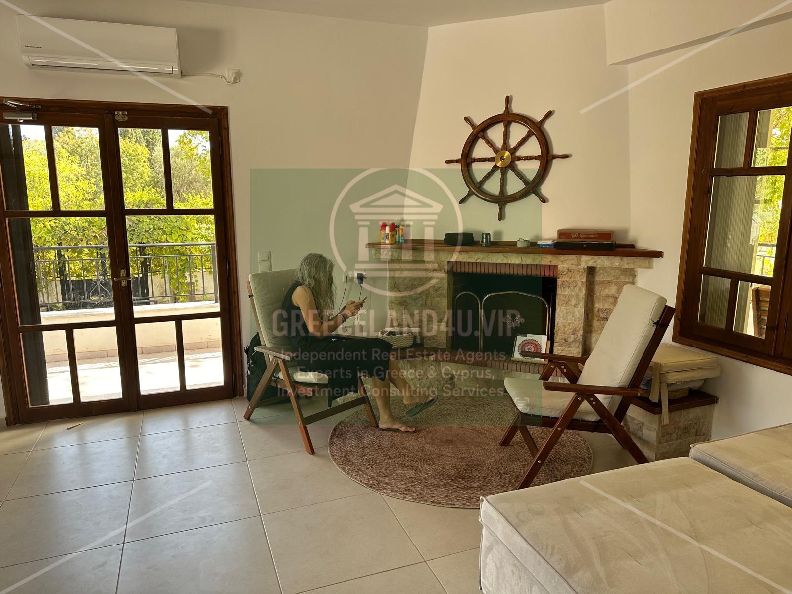 Location: Stunning Evia, absolute First Line to the sea.