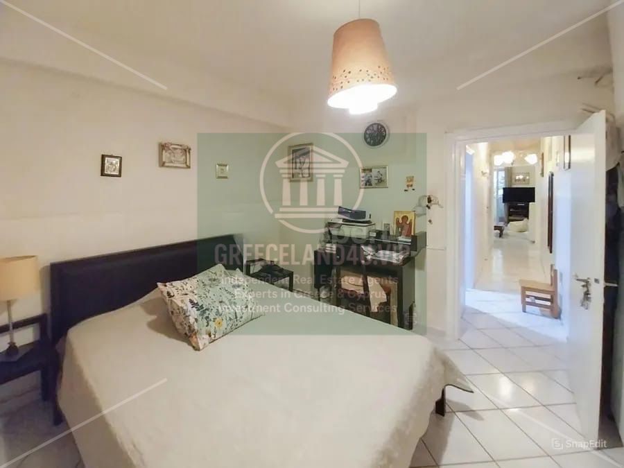 Bright living area, spacious bedroom, storage room.