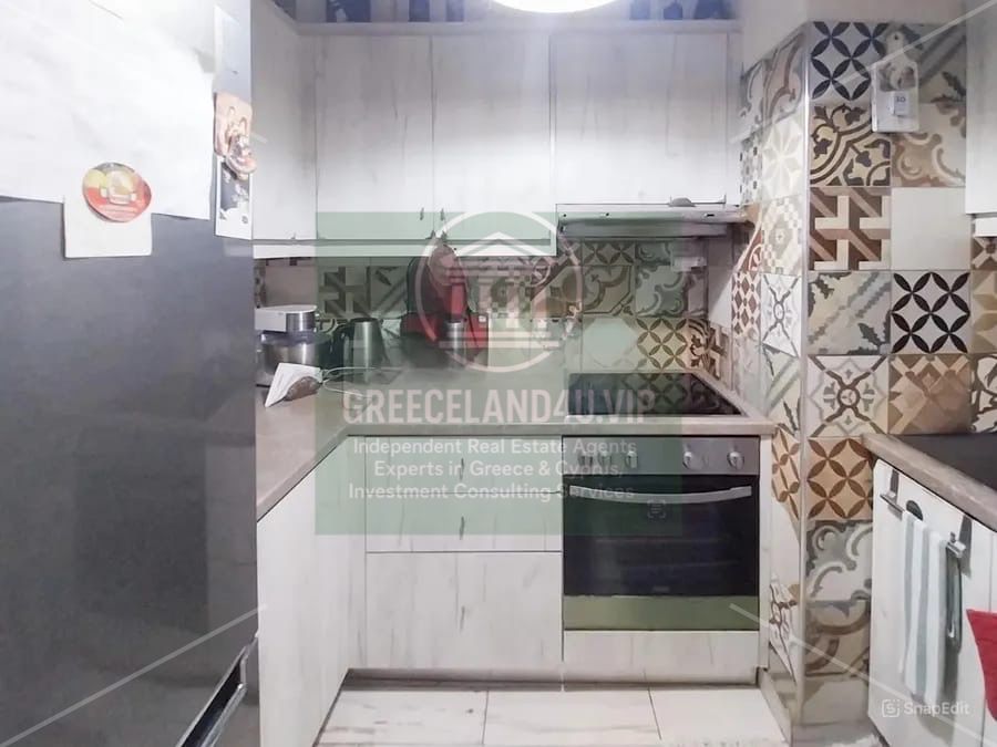 Bright living area, spacious bedroom, storage room.