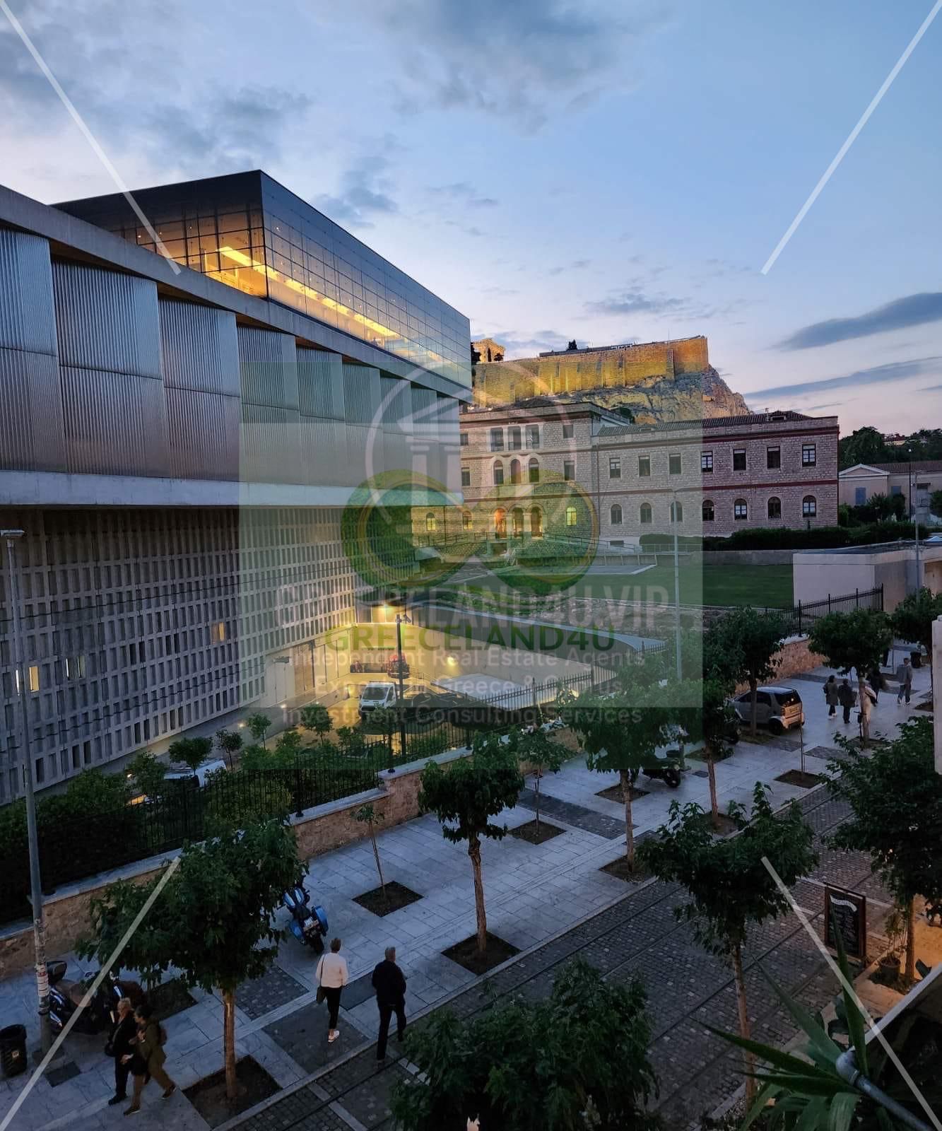 Luxury renovated apartment with active Airbnb license + stable income