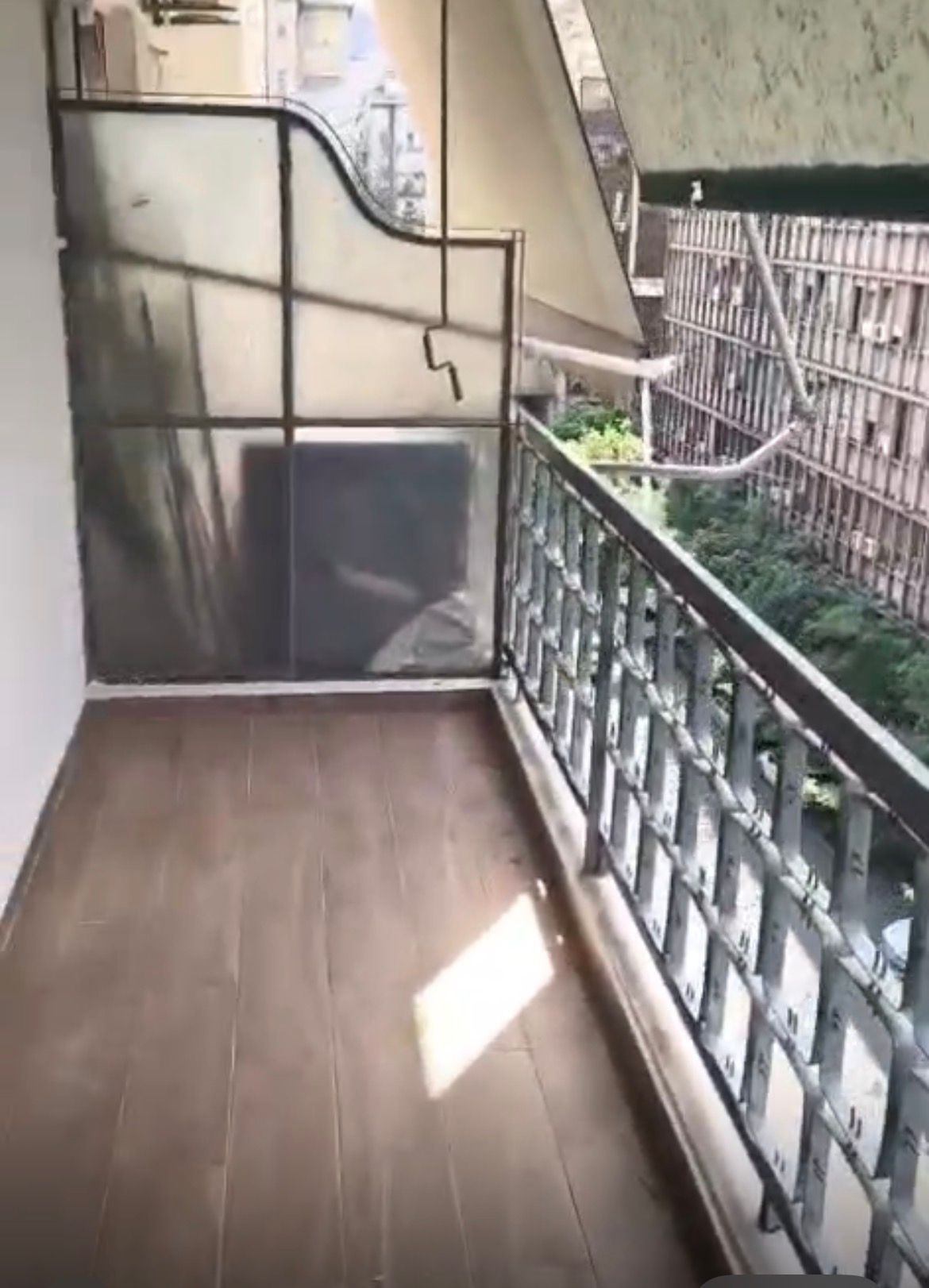 • 5th floor with elevator