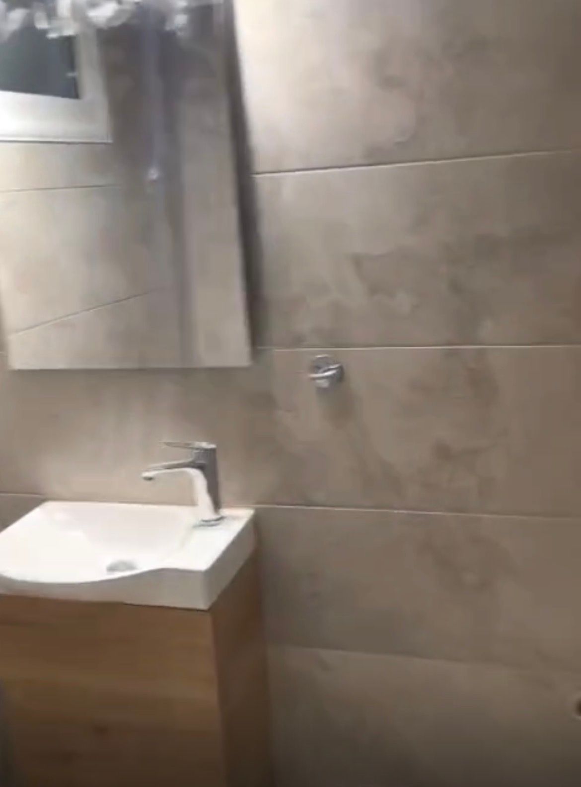 • 5th floor with elevator