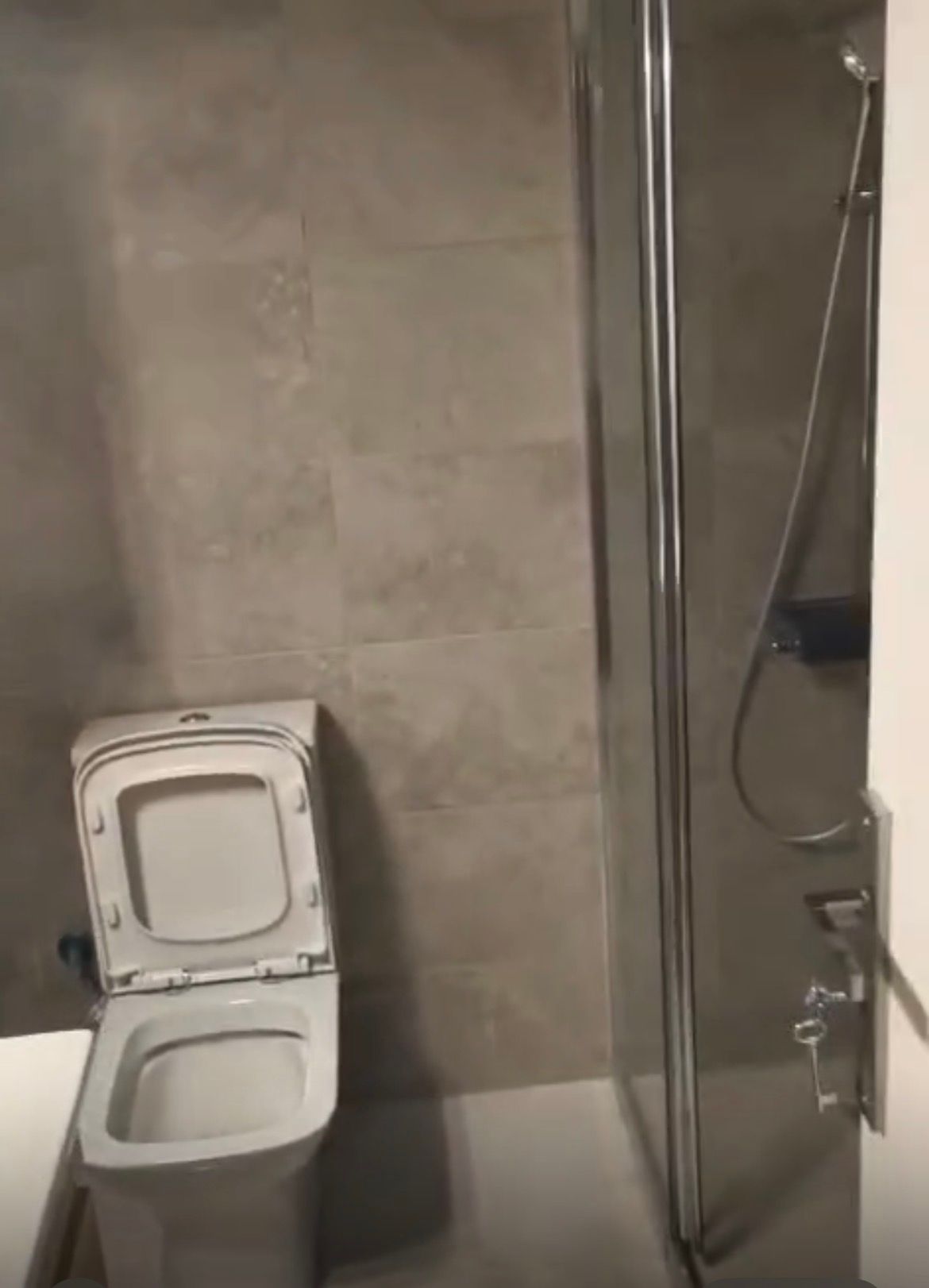 • 5th floor with elevator