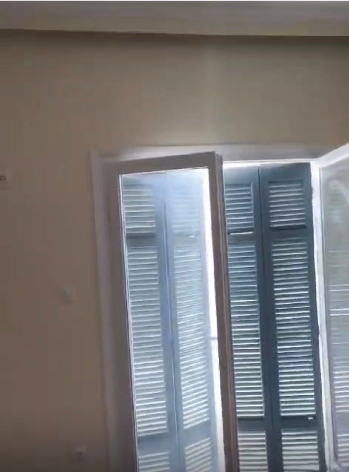 • 5th floor with elevator