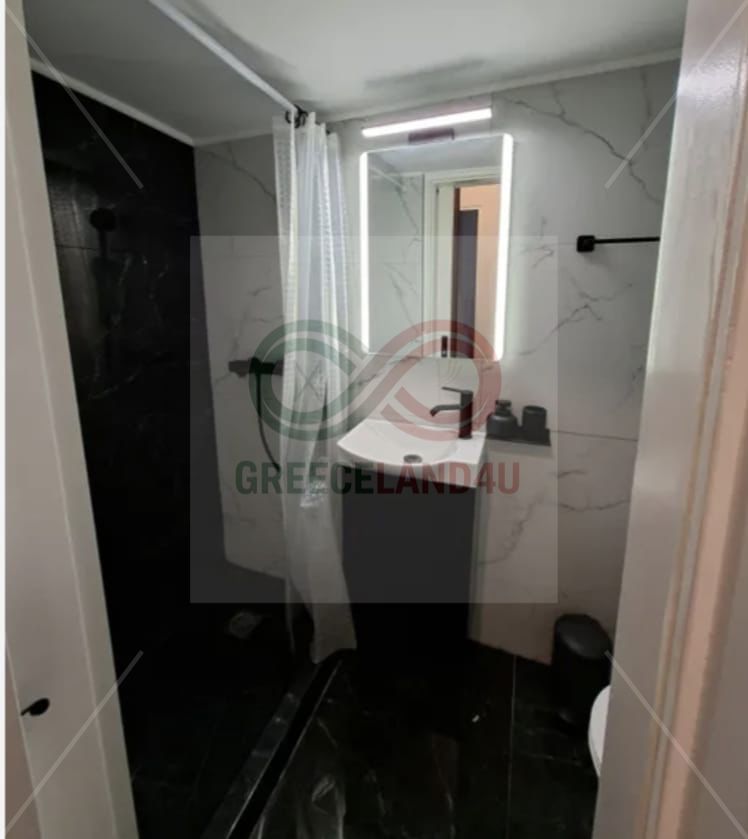 A bright studio apartment in a convenient location, perfect for long or short-term rental.