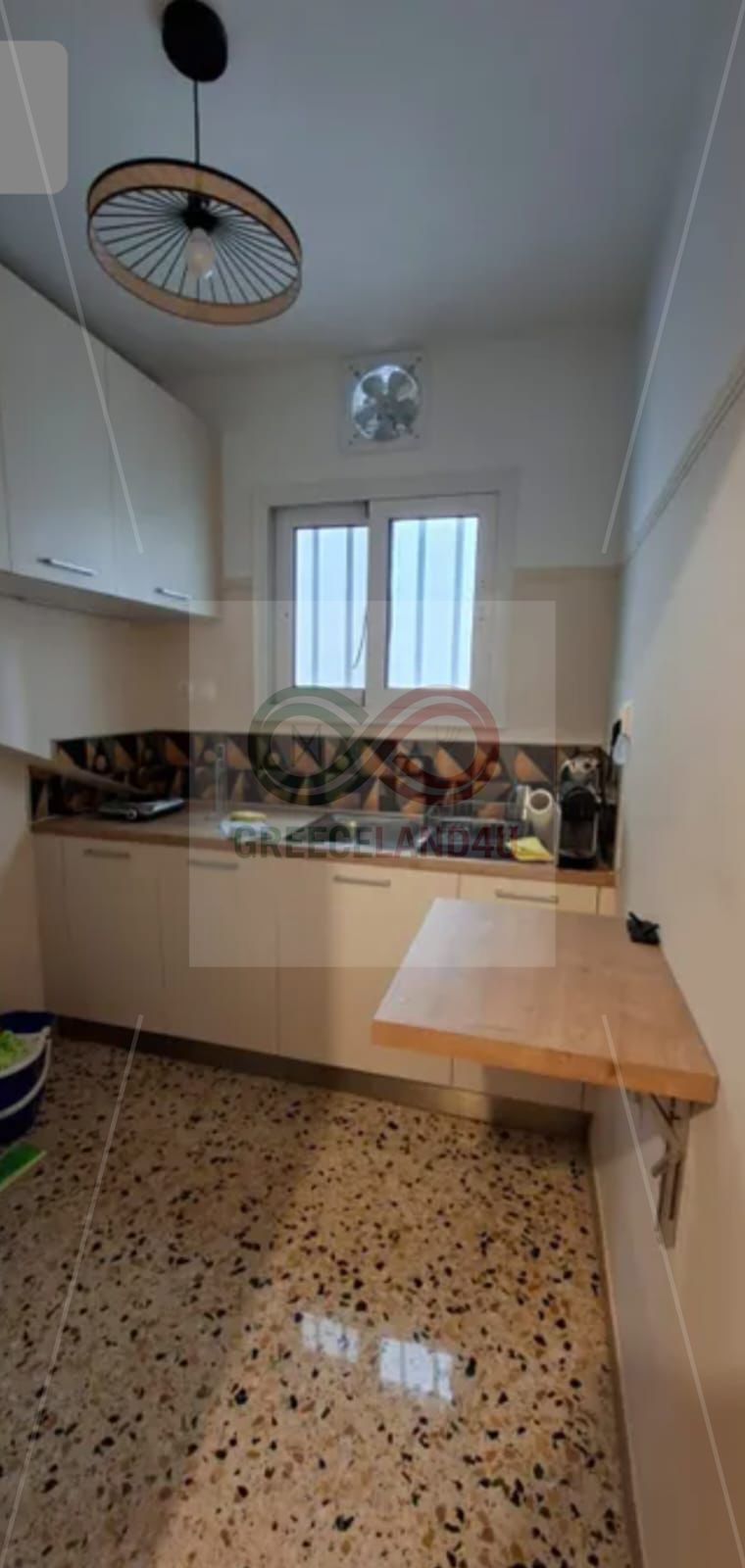 A bright studio apartment in a convenient location, perfect for long or short-term rental.