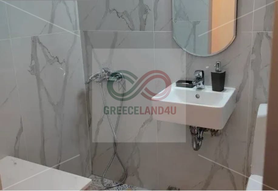 A bright studio apartment in a convenient location, perfect for long or short-term rental.