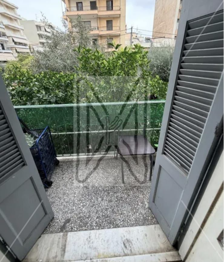 Just minutes from the Stavros Niarchos 